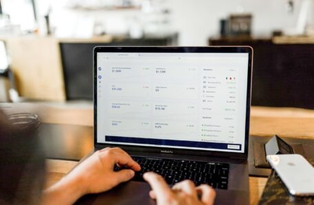 austin-distel-744oGeqpxPQ-unsplash (1) online analytics