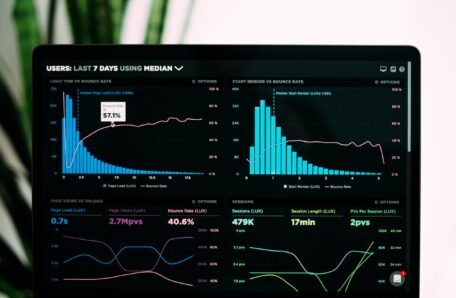 luke-chesser-JKUTrJ4vK00-unsplash (1) online market research analytics